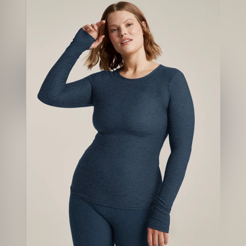 Beyond Yoga Space Dye Feather weight top in size small, color is Nocturnal Navy